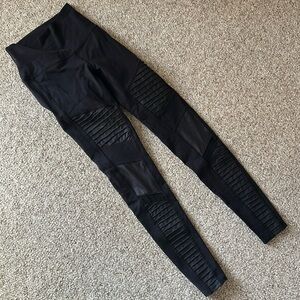 Alo Yoga high waist moto legging black glossy metallic finish trendy